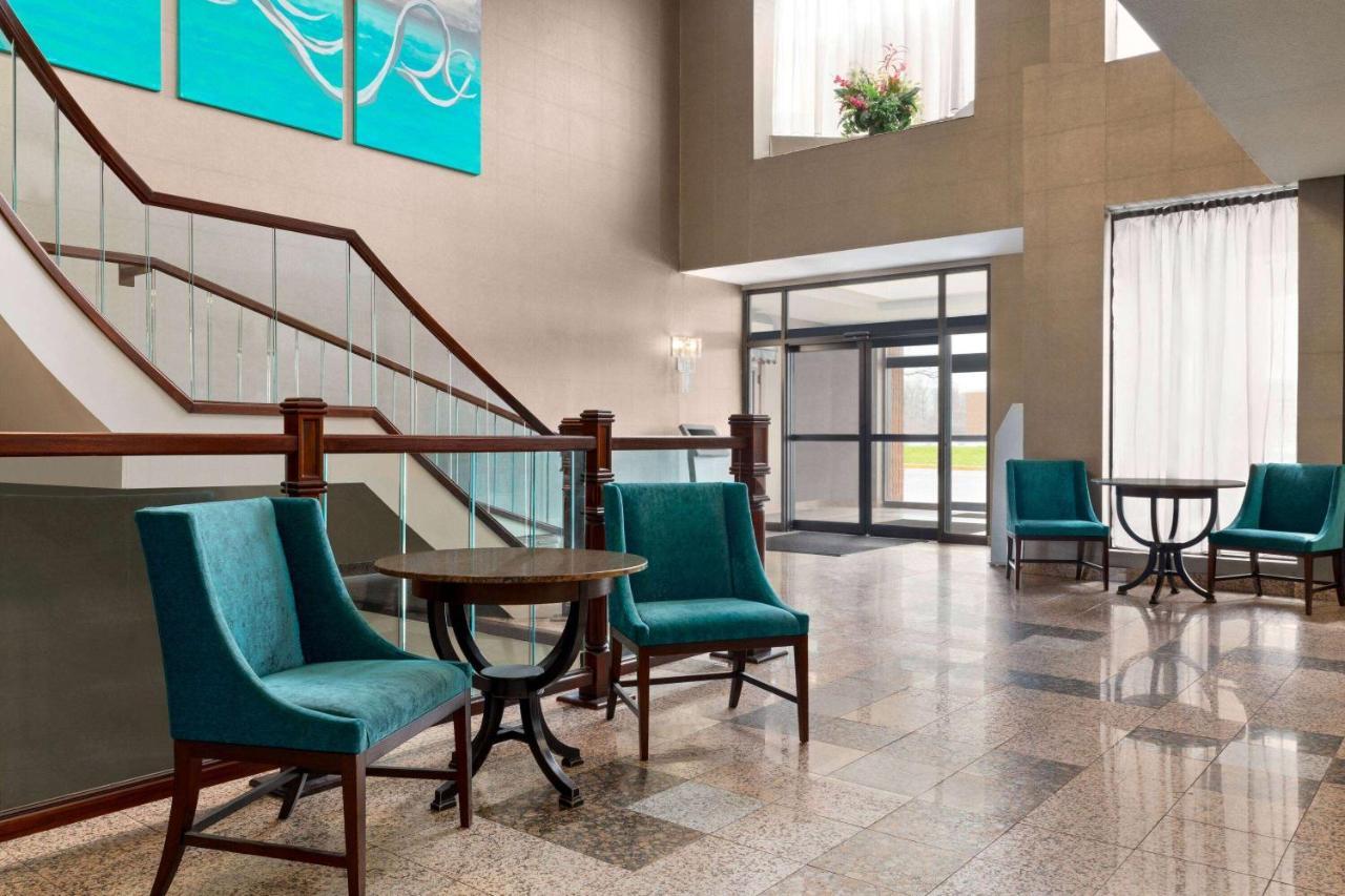 Ramada Plaza By Wyndham Niagara Falls Exterior photo