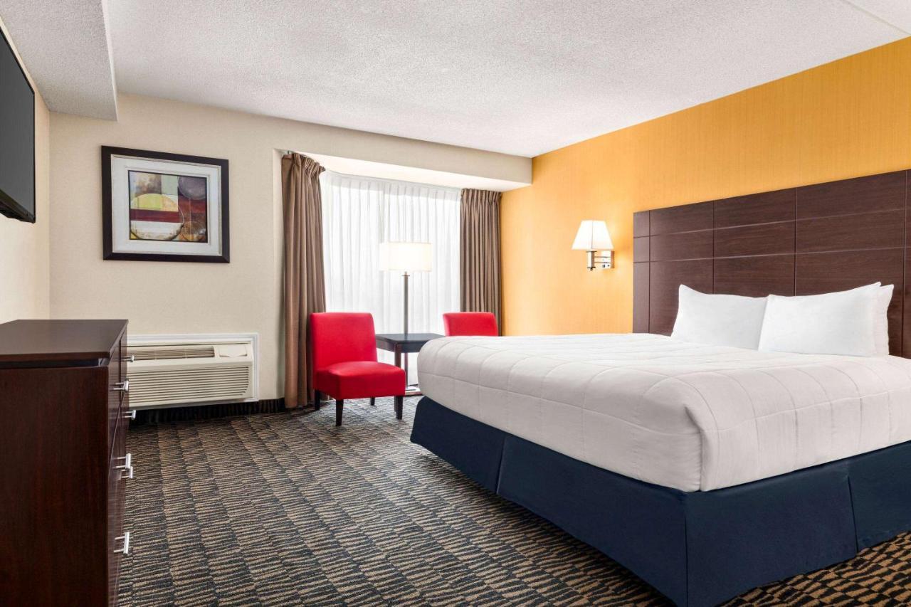 Ramada Plaza By Wyndham Niagara Falls Exterior photo