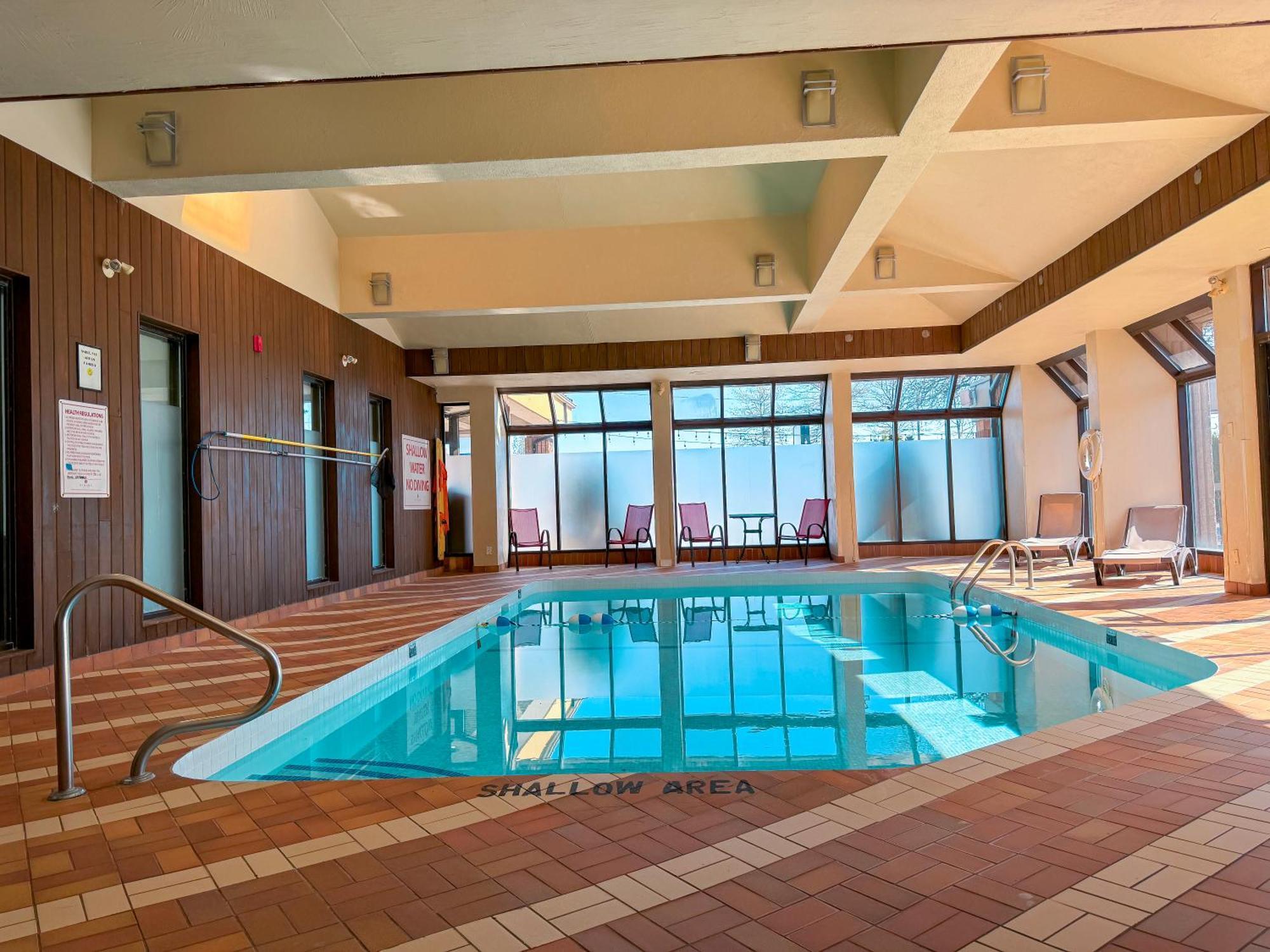 Ramada Plaza By Wyndham Niagara Falls Exterior photo