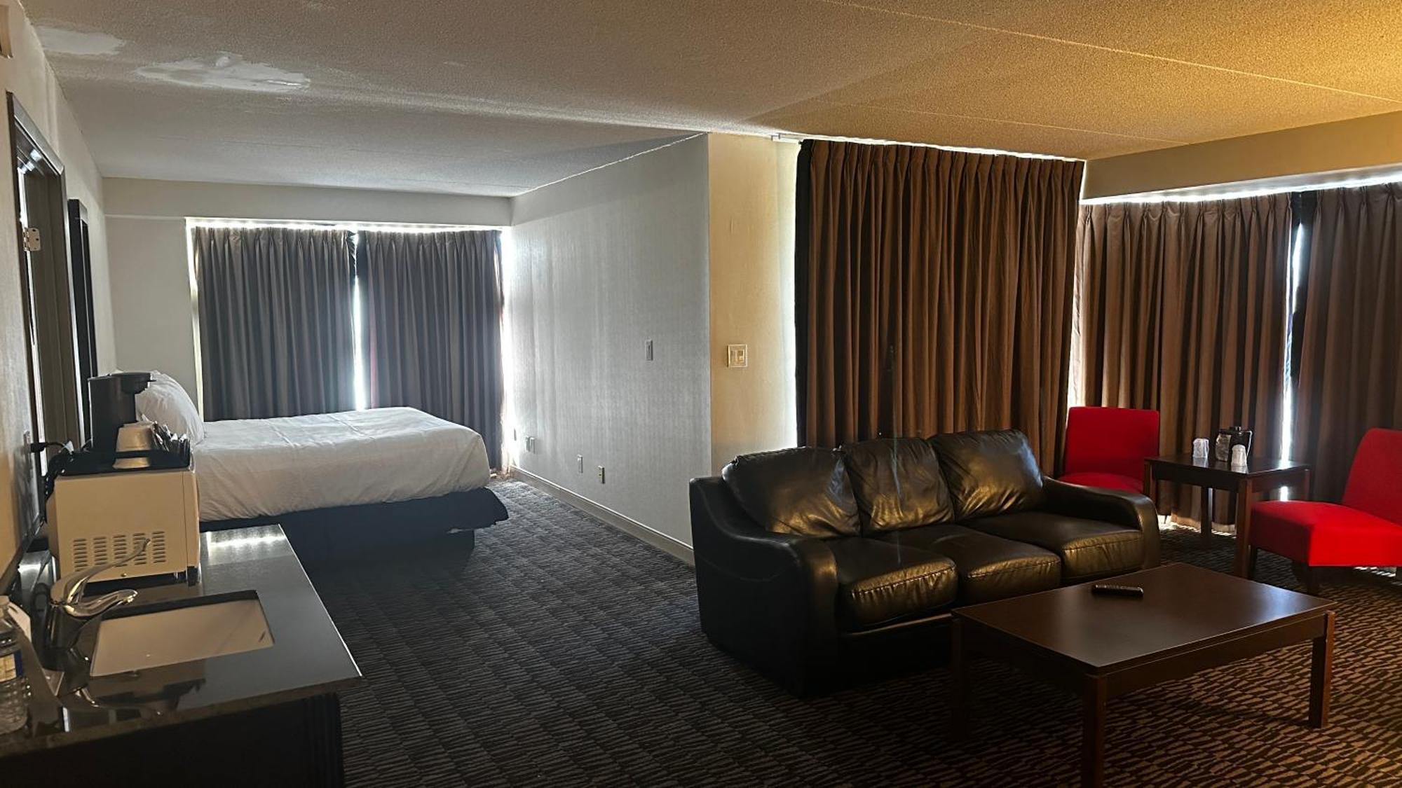 Ramada Plaza By Wyndham Niagara Falls Exterior photo