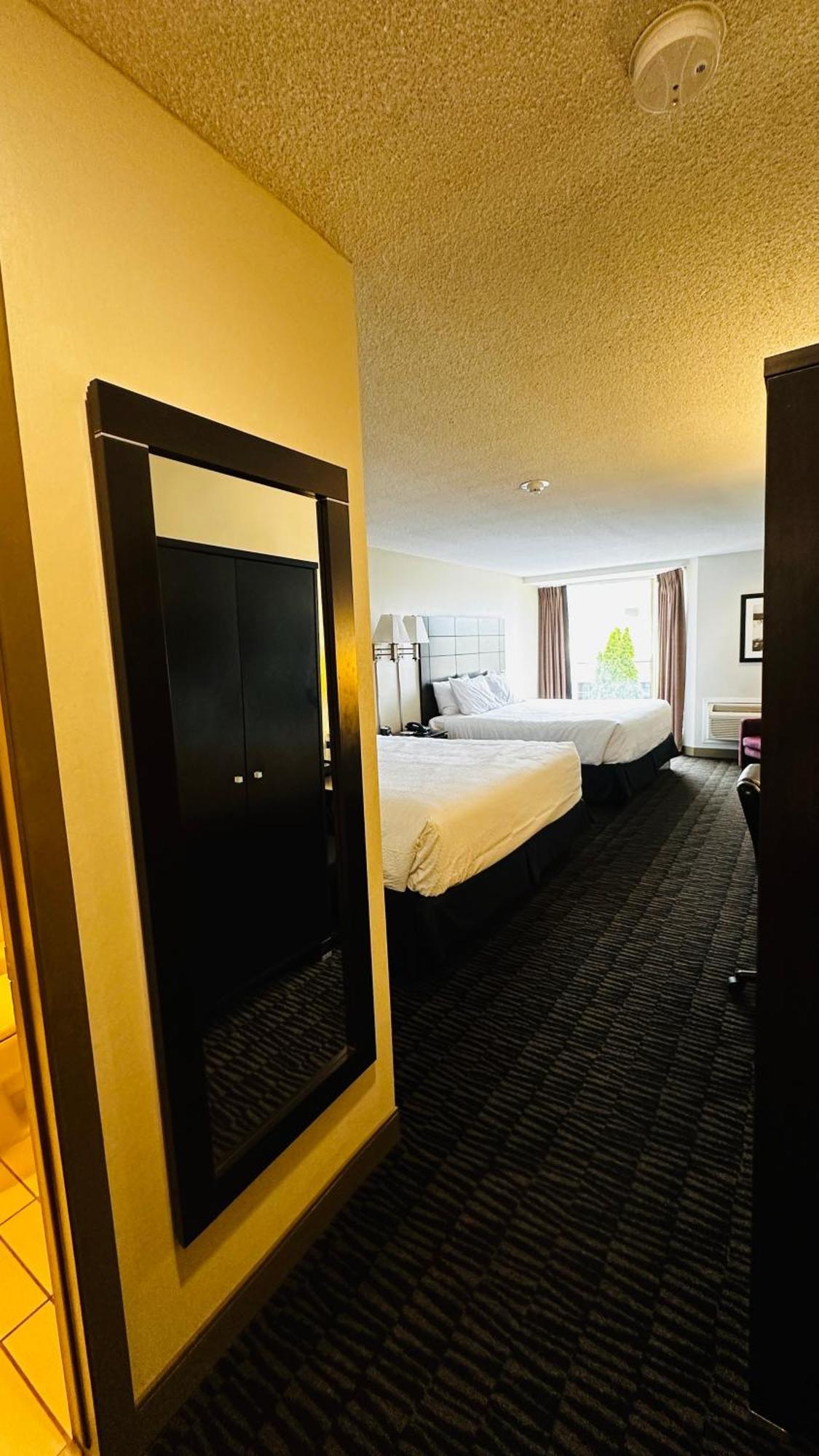 Ramada Plaza By Wyndham Niagara Falls Exterior photo