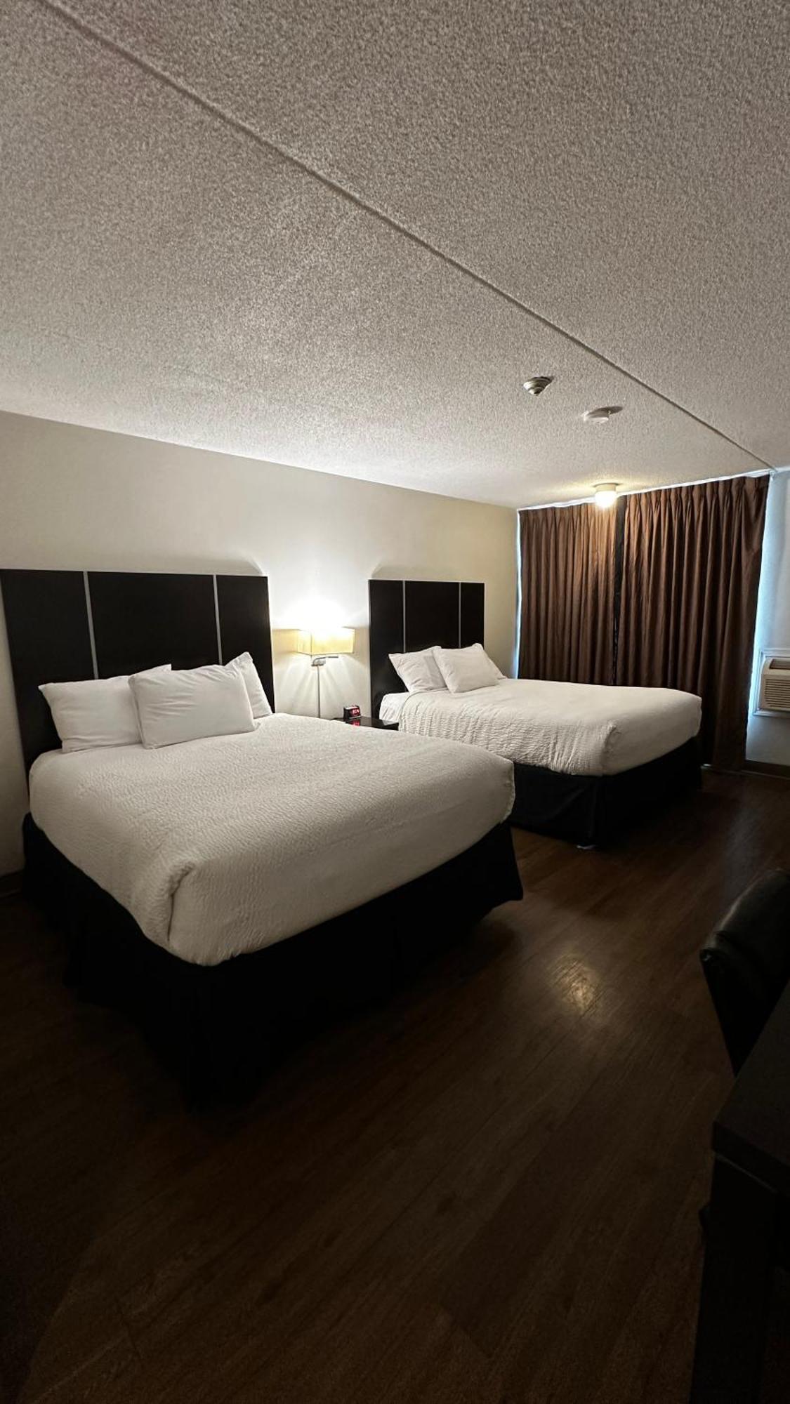 Ramada Plaza By Wyndham Niagara Falls Exterior photo