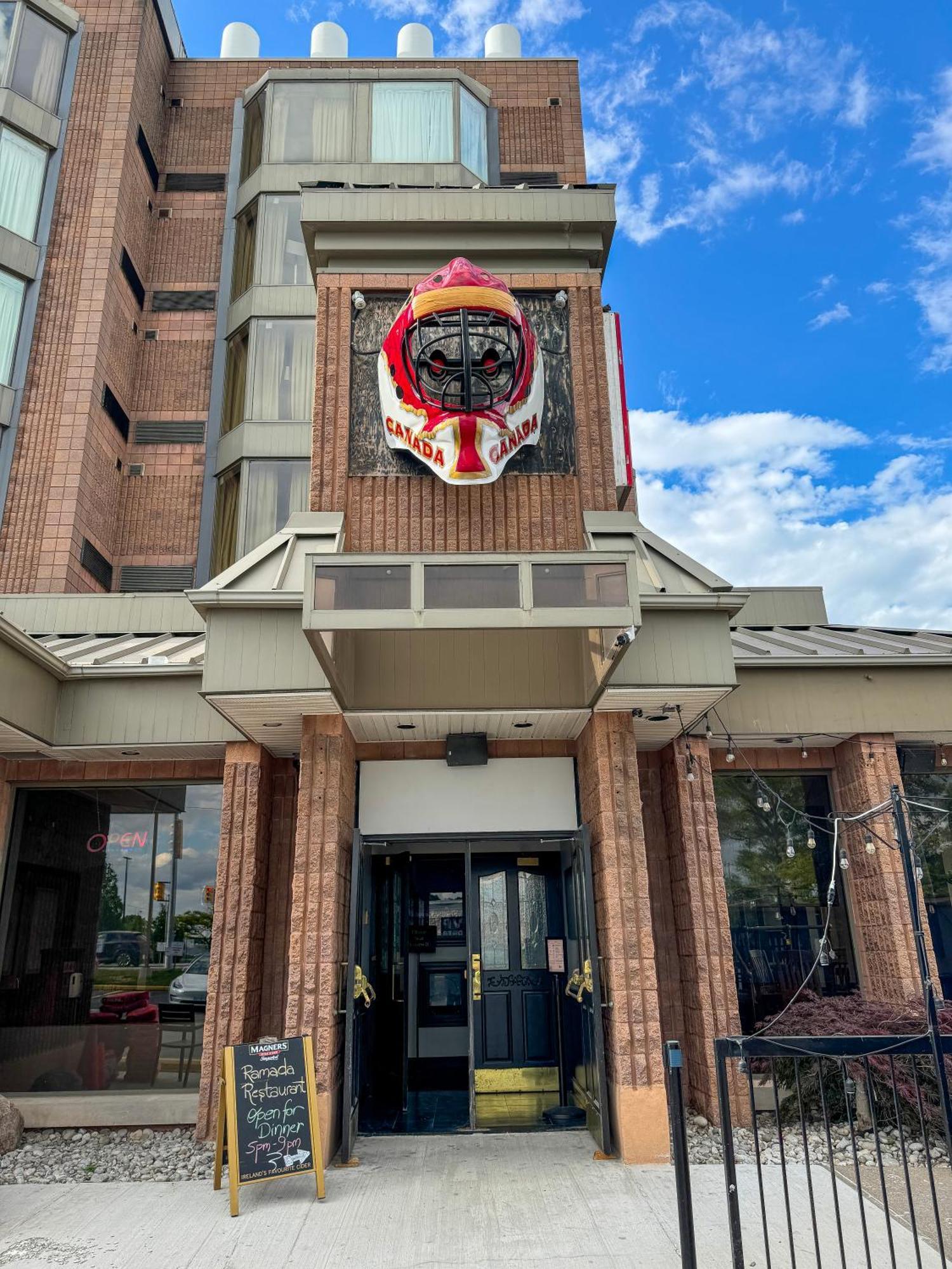 Ramada Plaza By Wyndham Niagara Falls Exterior photo