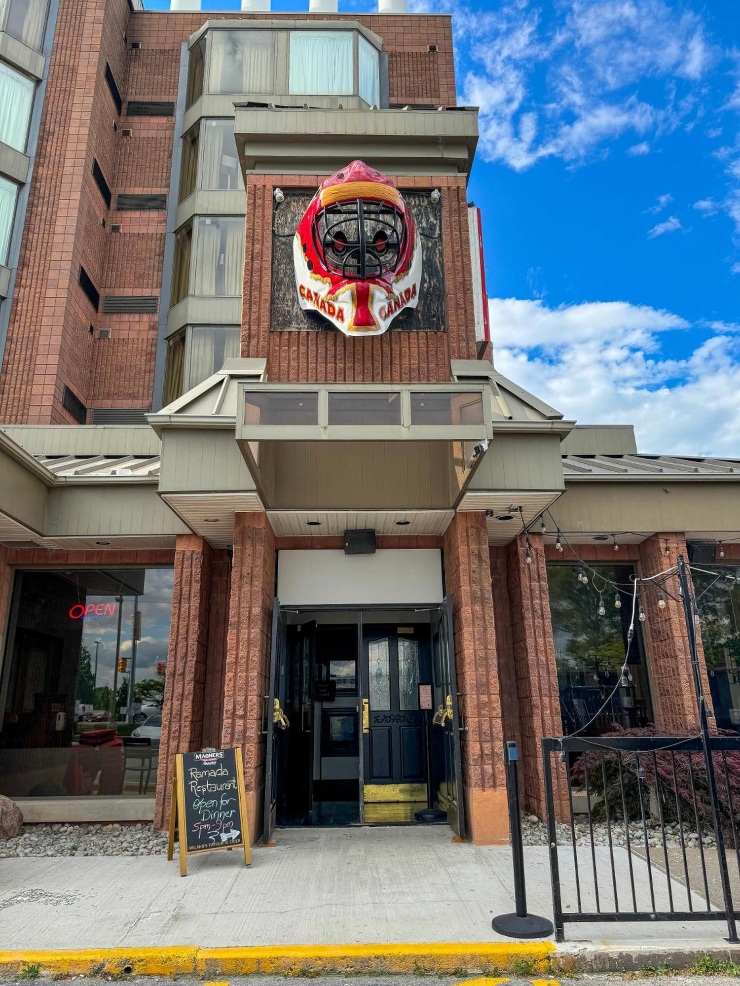 Ramada Plaza By Wyndham Niagara Falls Exterior photo